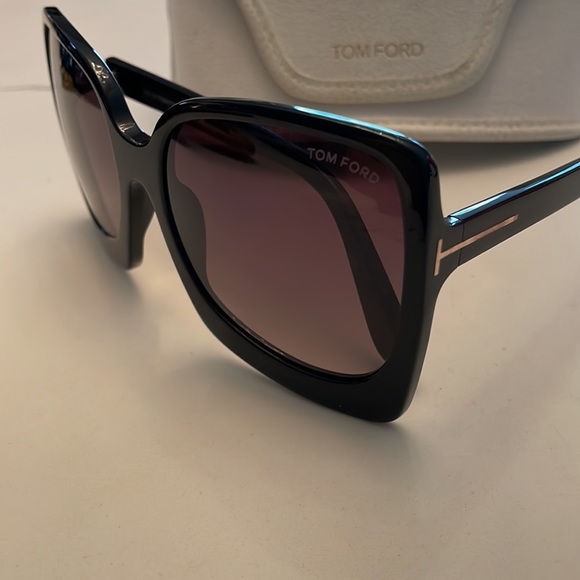 Tom Ford Emanuella- 02 01K Black Sunglasses - Picture 6 of 7